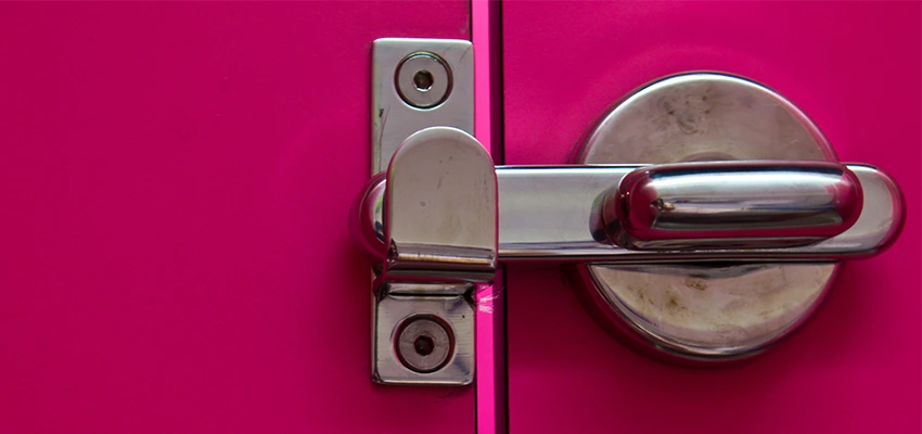 Childproof Gate Lock in Kendall West, Florida