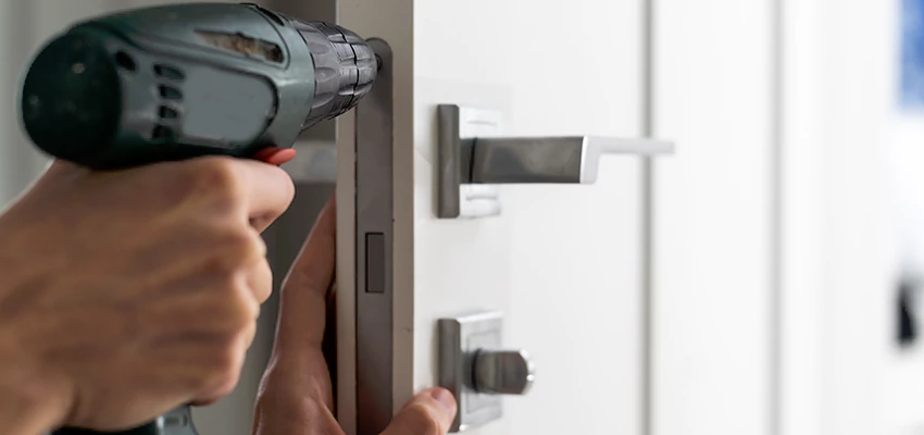 Locksmith For Lock Replacement Near Me in Kendall West, FL